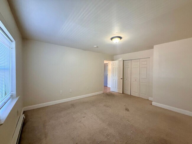 Building Photo - 853 Manor St