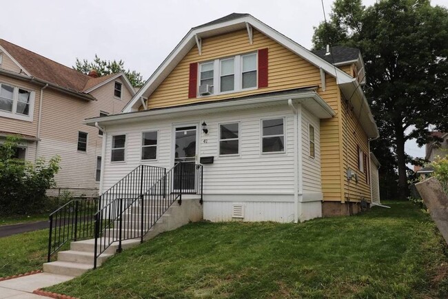 Building Photo - Four Bedroom Single-Family Home