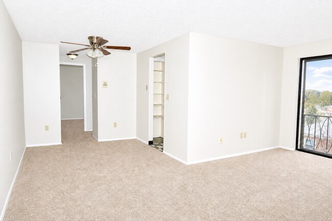 Interior Photo - FOUNTAIN SQUARE APARTMENTS -- 008