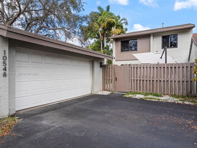 Building Photo - 10548 SW 112th Ave