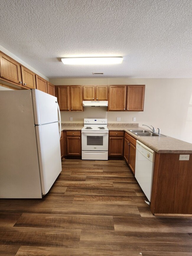 Building Photo - Townhouse Rental-Fletcher, NC