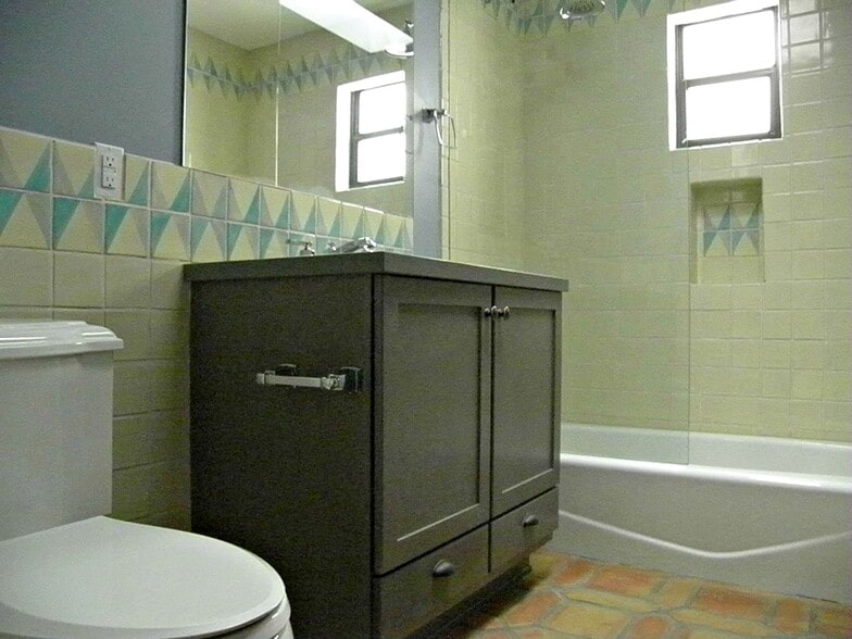 Building Photo - 512 Laguna Blvd SW