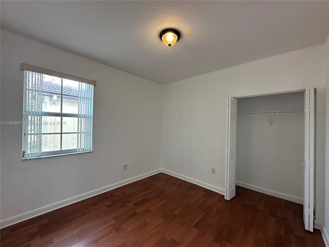 Building Photo - 3370 NE 14th Dr