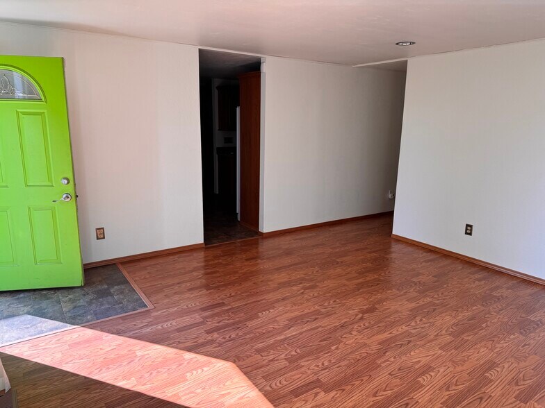 Building Photo - 4301 W Viola Ave