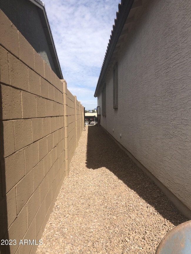 Building Photo - 12617 W Kaler Dr