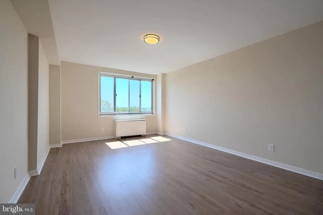 Building Photo - 1900 Lyttonsville Rd