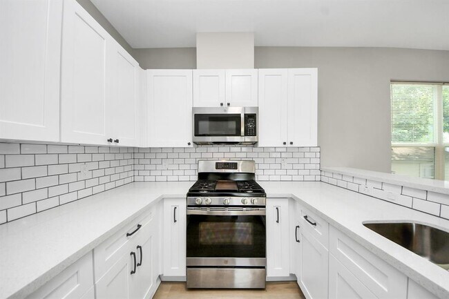 Building Photo - 819 E 40th St