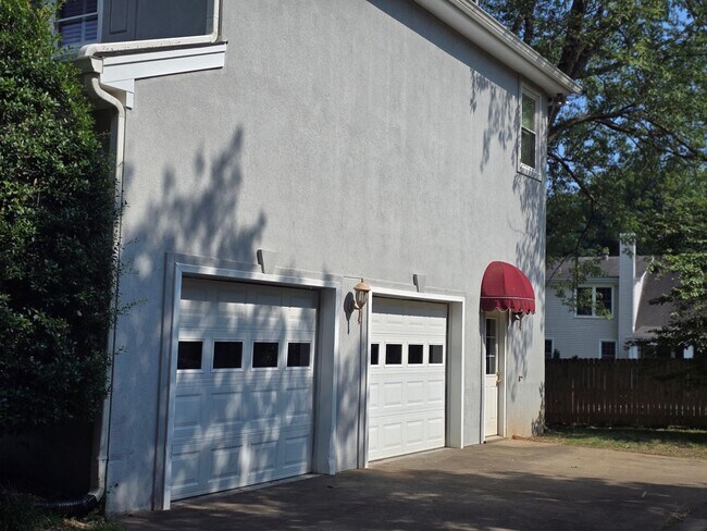 Building Photo - 2710 Runnymeade Dr