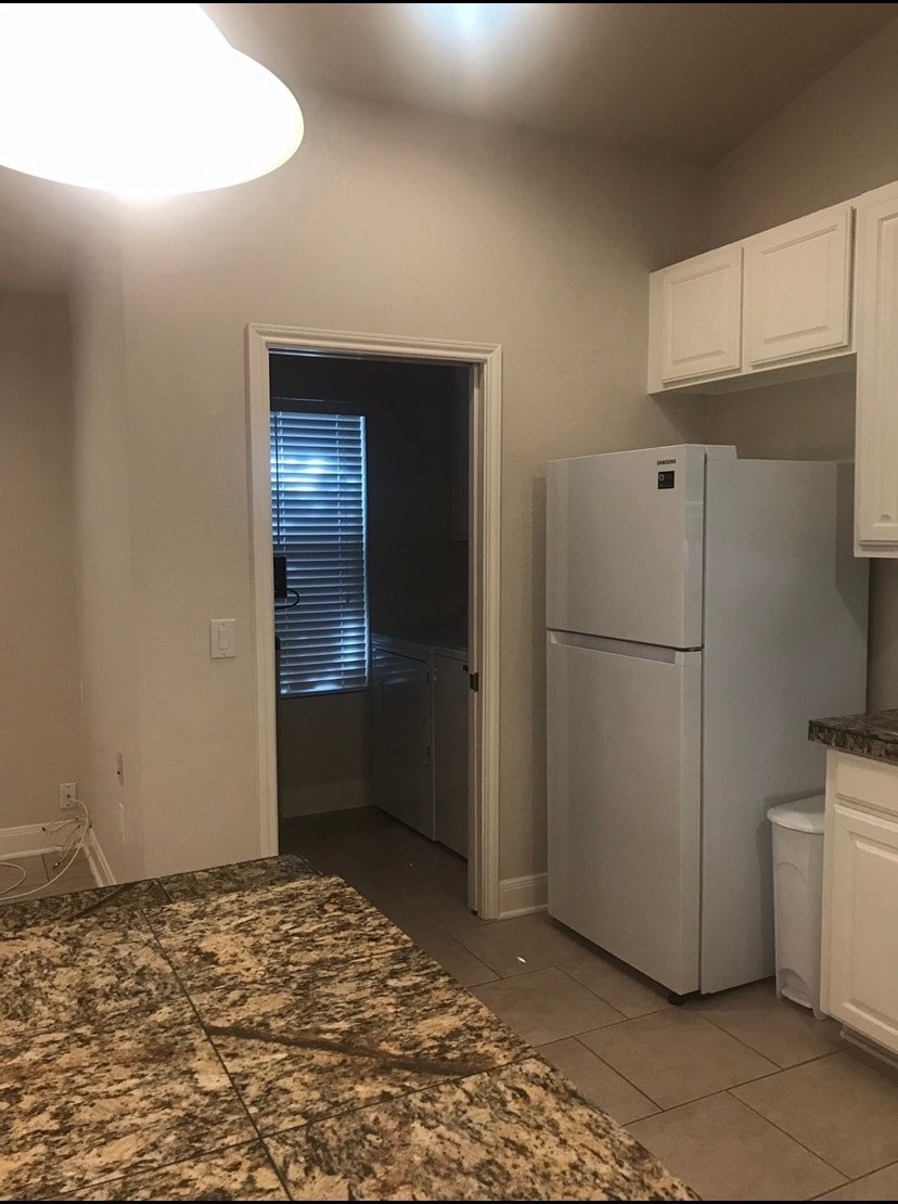 Building Photo - 2658 Rim Oak