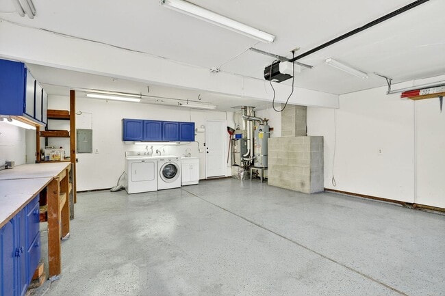 Building Photo - 13525 SW Roan Ct