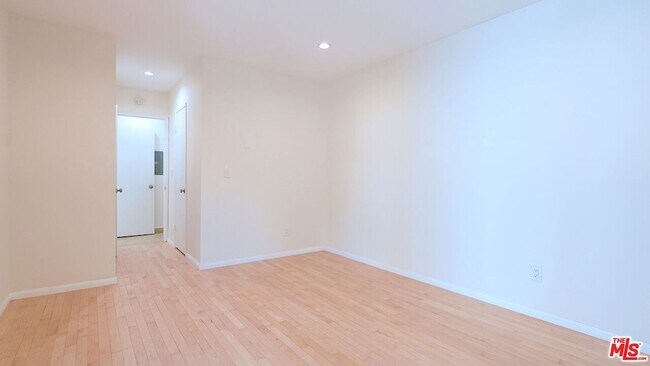 Building Photo - 9005 Cynthia St