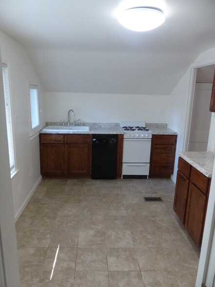 Tiled kitchen - 755 Saint Louis St