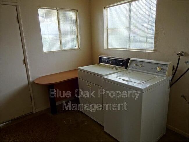 Building Photo - 1187 Warner St