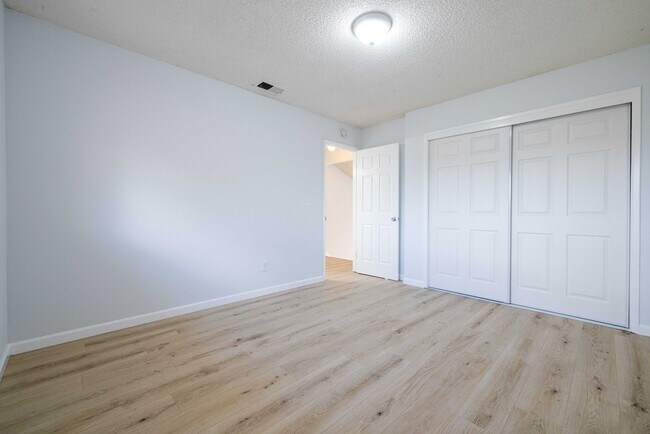 Building Photo - 1305 Sylvan Meadows Dr