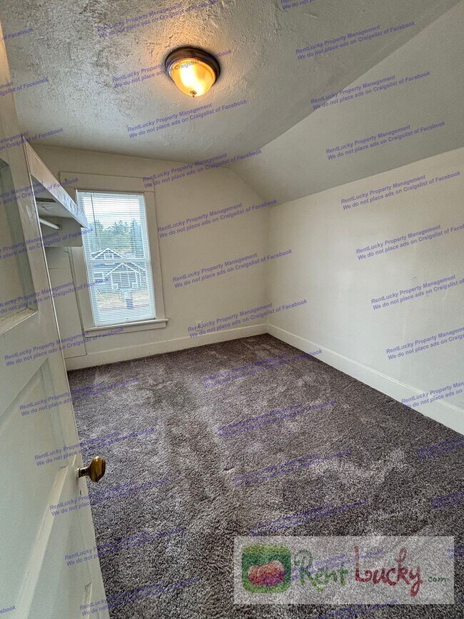 Building Photo - Singh Tacoma 4-Plex