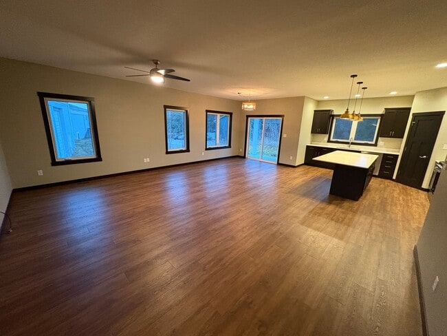 Building Photo - PRICE REDUCED!!! 4 bed / 3 bath Twinhome for Rent!