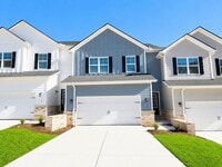Building Photo - Spacious Townhome Living in the Heart of Cornelia