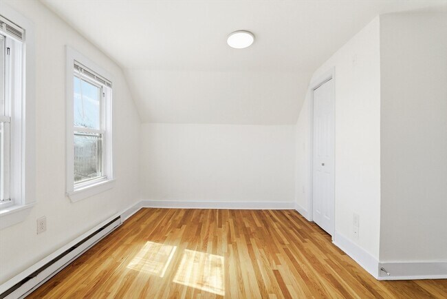 Building Photo - 70 Bellevue St