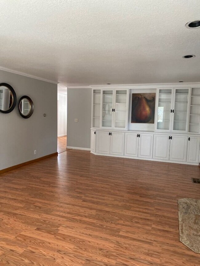 Building Photo - 3665 Cashill Blvd