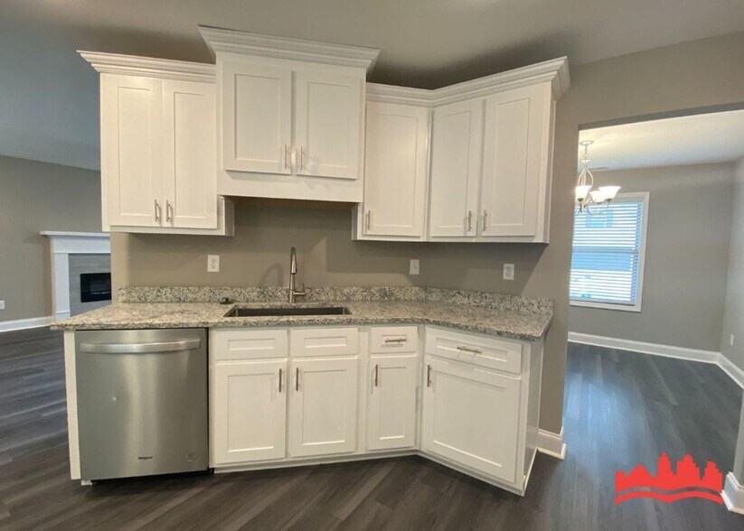 Building Photo - Beautiful newly built single family home i...