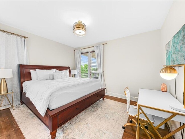 Building Photo - 3030 NE 45th St