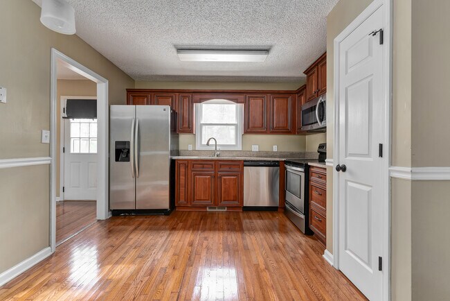 Building Photo - 127 Suffolk Dr