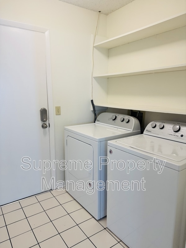 Building Photo - 2437 Bucknell Dr