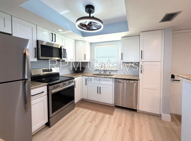 Building Photo - 4725 Cove Cir