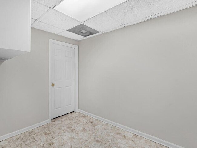 Building Photo - 63 Sentry Oak Ct