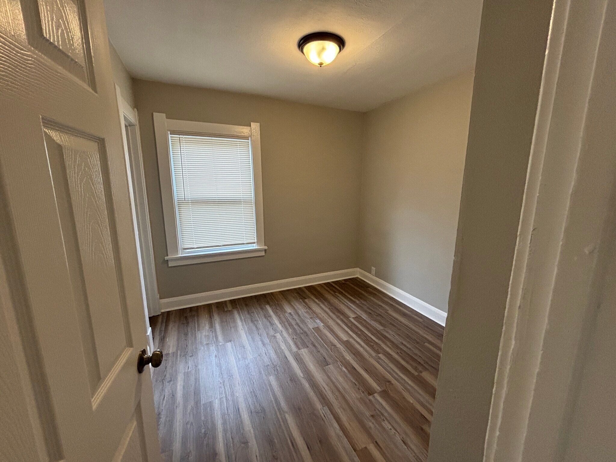 Building Photo - 3524 Leybourn Ave
