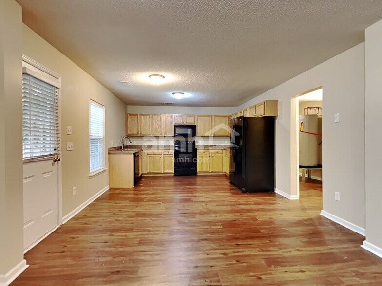 Building Photo - 101 Ducane St