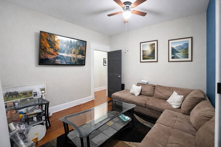 Building Photo - 816 1/2 W Lombard St