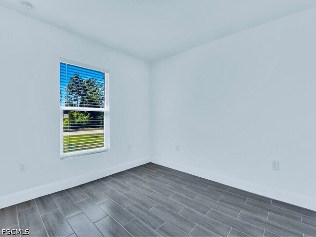 Building Photo - 851 Bedford Dr