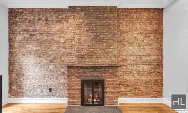 Building Photo - Hudson Street