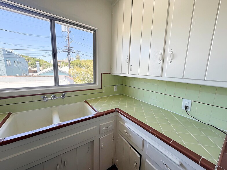 Building Photo - 6125 Cashio St