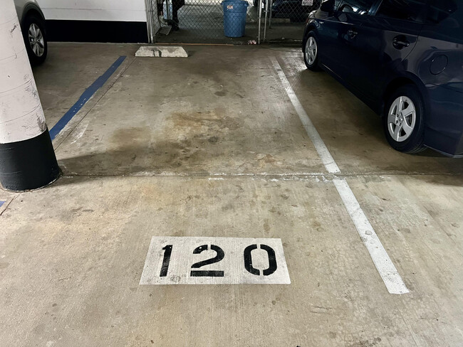 Building Photo - 2650 Broadway