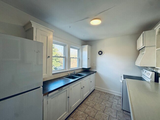 Building Photo - 1104 Toledo Ave