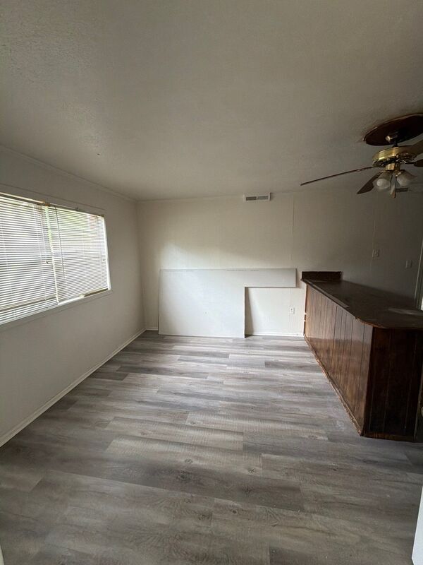Building Photo - 663 Queen Julianna Ln