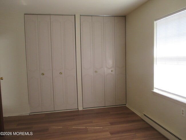Building Photo - 829A Balmoral Ct