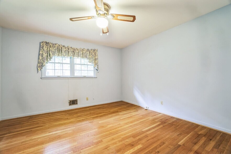 Building Photo - 415 Haven Ln