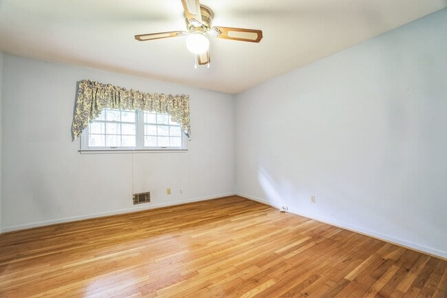 Building Photo - Spacious 5BR / 3BA House in Marietta