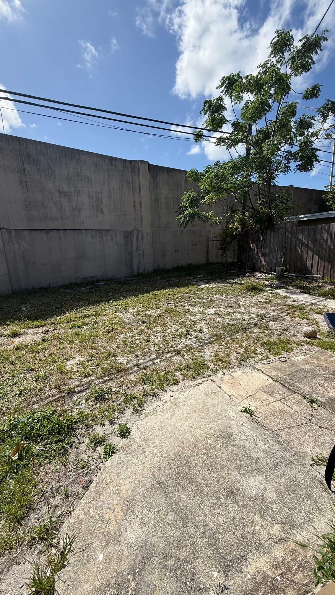 Building Photo - 1708 Lauderdale Manor Dr
