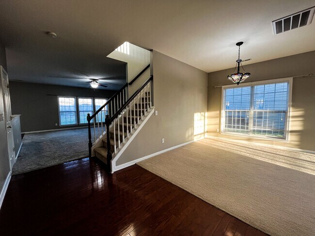 Building Photo - Gorgeous 4 Bedroom, 2 1/2 Bathroom Home in...