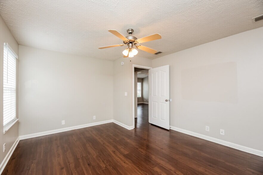 Building Photo - 1515 Clifdon Ct