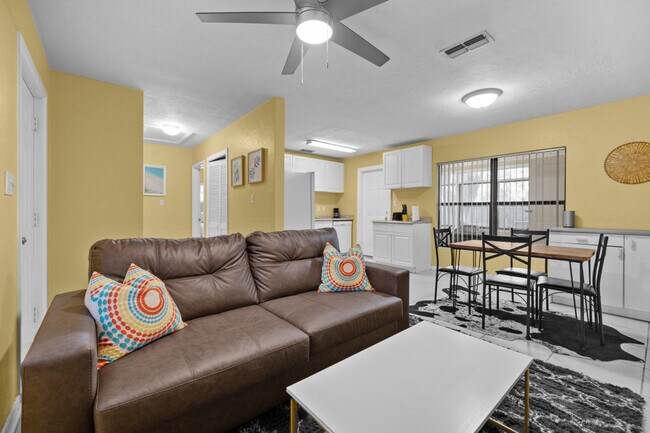 Building Photo - 737 SE 4th Ave