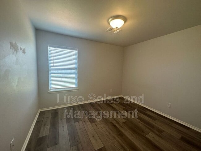 Building Photo - 15749 Potomac Dr