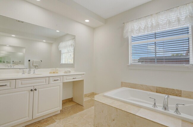 Building Photo - 138 Via Palma Ln