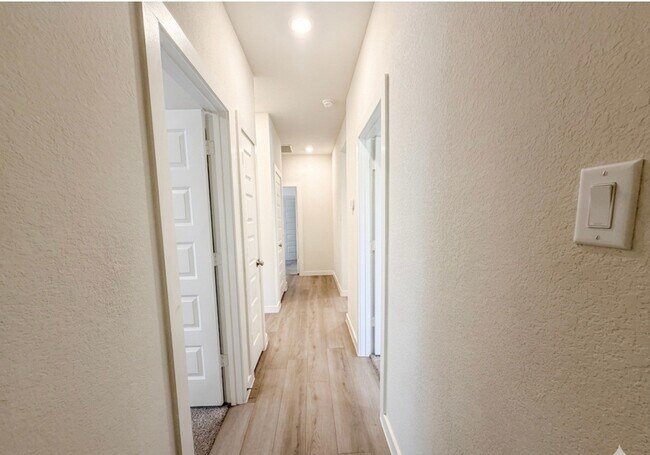 Building Photo - 5549 Madden Ln