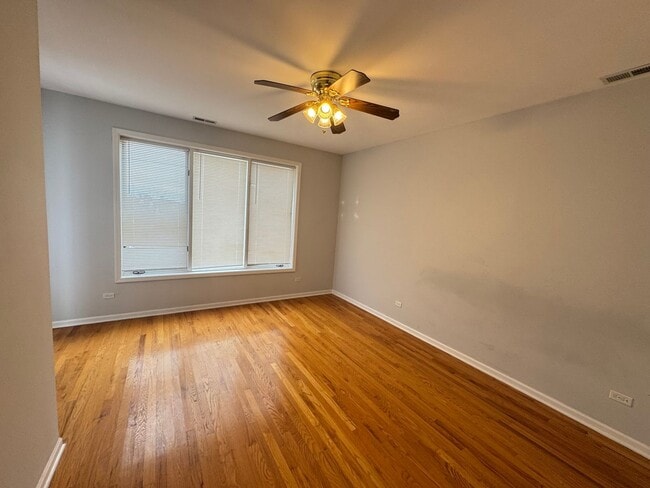 Building Photo - Bright & Spacious 2 Bed / 2 Bath Condo with Hardwood Floors, Granite Kitchen & Walk-In Closets