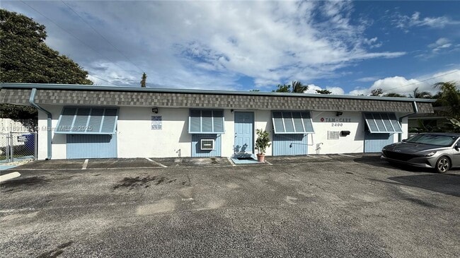 Building Photo - 2400 SW 42nd Ave